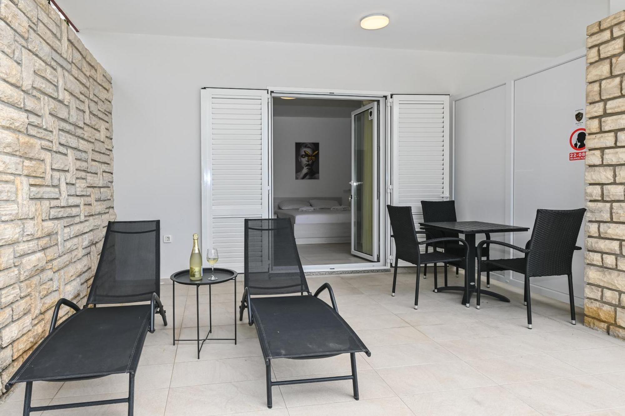 Seagull Pool Apartments & Studios نوفاليا المظهر الخارجي الصورة
