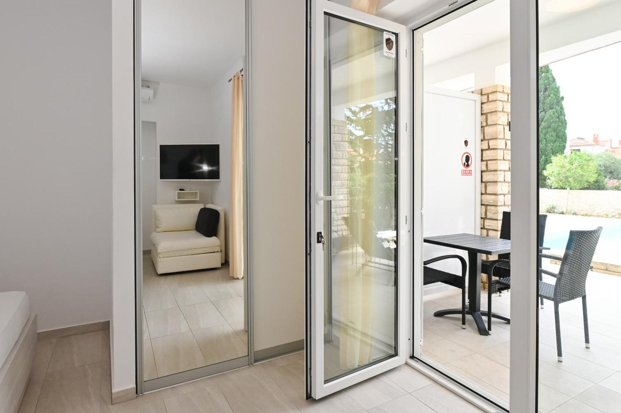 Seagull Pool Apartments & Studios نوفاليا المظهر الخارجي الصورة